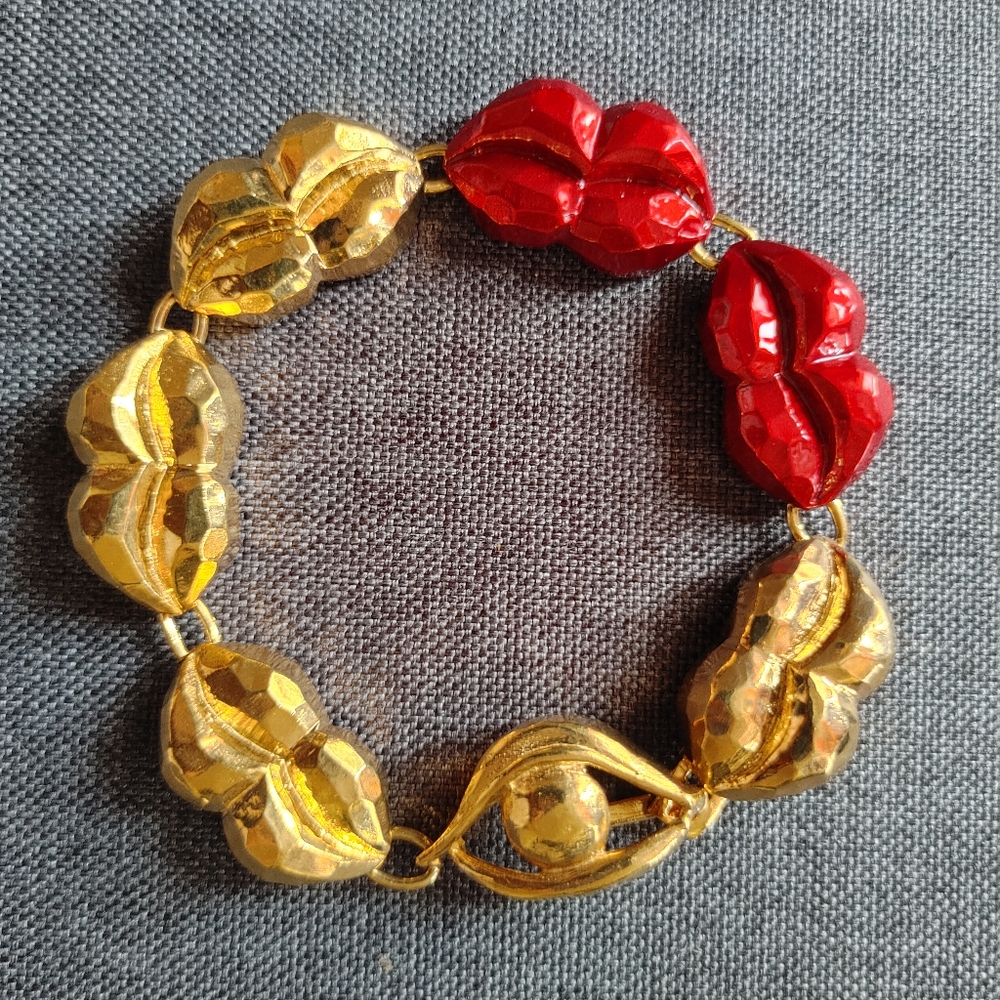 Virzi + De Luca Kiss Tell Bracelet